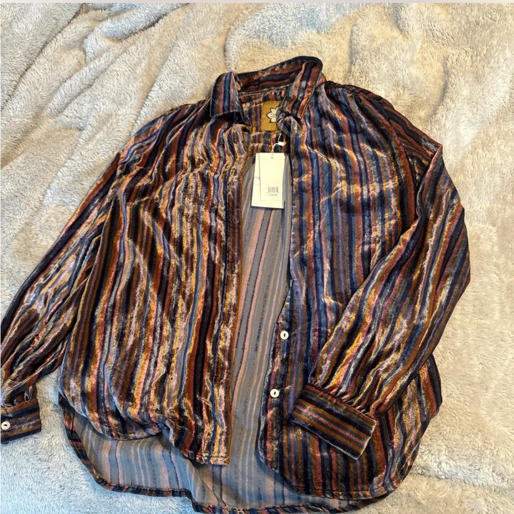 Tanavana velvet button up